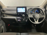 運転席からの視界が左右に広く隅々まではっきりと見えます!クルマの前端も把握しやすく安心です!
