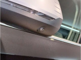【BMWミラー】視認性の高いスタイリッシュなミラー。自動防眩機能も付いており夜間のドライビングをサポートします。