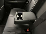 便利なカップホルダーを装備しています。缶ジュースを開けて運転していると振動で倒れないかヒヤヒヤ、意外と置き場に困るもの。 意外に重要な装備ですね。