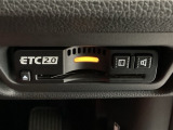 ハンドルの右下にETC2.0がついています。高速道路の料金所の通過も楽々です!。 カードの取り出しもしやすい場所についています。