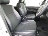 高いホールド性で運転姿勢が安定します。長距離ドライブでも疲れにくいのが魅力です。快適なドライビングライフをお送りください♪