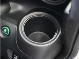 ◆ドリンクホルダー◆手の届きやすい場所にドリンクホルダーがあり、とても便利です。