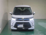 明度の高いLEDヘッドライトで、夜間の運転も安心です。