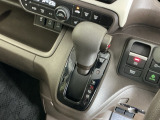 発進時から滑らかに加速する無段階変速のCVTはストップ&ゴーの多い街の中も快適です