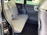 スライドドアなら狭い駐車場でもドアをぶつける心配がありません。ステップが低く乗り降りもしやすいです。