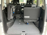 シートを左右に分割して跳ね上げることが出来て荷物に合わせたシートアレンジが可能です!!