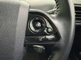 ステアリングスイッチ付き。前方から目を離すことなく操作することが可能です。