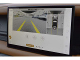 バックカメラおよびガイドライン表示が装着されていますので、車庫入れが苦手な人でもアシストしてくれます