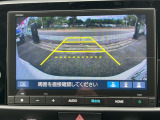 ■バックモニター搭載! バック時目視しにくいクルマの周囲をカメラで映し出し、安全・安心駐車をサポートします。バックの苦手な方も後ろがハッキリ見えるので安心です