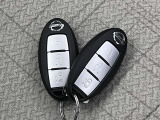 【インテリジェントキー】スペアキーもございます。鍵の差し込み不要なのでとても便利ですね。