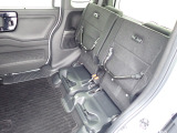 ◆チップアップ&ダイブダウン機構付【ULTR SEAT】は後席座面を左右分割で跳ね上げることができます。トランクで積載できない背の高い荷物をラクラク収納できます。ホンダ車ならではの人気装備です。