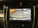 バックガイドモニターで、後方を確認しながら安心して駐車することができます。運転初心者も熟練者も必須の機能ですよ!