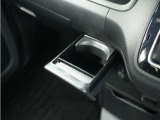 ◆ドリンクホルダー◆手の届きやすい場所にドリンクホルダーがあり、とても便利です。