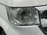 LEDヘッドライトは、点灯の瞬間から最大光量を発揮し、突然暗くなるトンネルなどでの安定感を高めます。