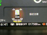 パーキングセンサーシステムは走行中に障害物が迫ると音と表示でお知らせ、低速走行時時の安心感を高めます