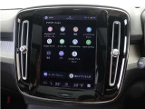 Google搭載のボルボなら、車内にいながら多彩なデジタルライフをお楽しみいただけます。Google Playから必要なアプリをダウンロードして、有意義な移動時間を楽しみましょう。
