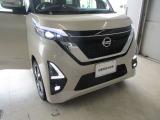 LEDヘッドランプ。LEDフォグランプ。シグネチャーLEDポジションランプ。オートライト機能付きです。