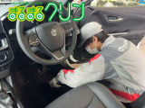 室内の隅々まで掃除機掛け。 その後、スチーム洗浄で室内を隅々まで汚れを浮かせてクリーニング。 除菌効果も同時に施工。