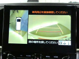パノラミックビューモニターを装備。クルマを真上から見るように周囲を確認できます。