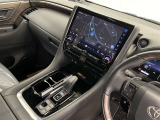 操作しやすいATシフトです♪シフトチェンジを気にしなくていいので運転だけに集中できますね!自然と手に届くところにある、手になじむ形状のシフトノブがいいですね♪