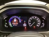 ハイブリット車専用のメーターです。右側の大型スピードメーターに加え、ステアリングスイッチを使って左のサブデスプレイで燃費や動力伝達などの情報が見れるようになっています。