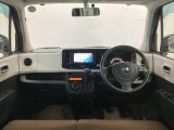【前方視界】開放的な前方視界!運転がしやすく疲れにくいです♪窓が大きく、見通しがとっても良いおクルマですよ♪