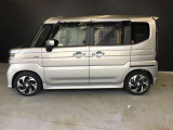 サイドビューです。車が走り去るまで、人の目に移りこむもの。見る人を魅了したい・・・。そんな想いでマツダデザインは作り出されています。