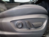 パワーシート搭載。微妙な調整が手軽にでき、ピッタリの最適なポジションで運転することが可能です。