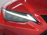 LEDヘッドランプには「オートマチックハイビームシステム」を搭載。夜間走行時にハイビームで走行可能と判断した場合、ロービームとハイビームを自動的に切り替え、前方視界確保をアシストします。