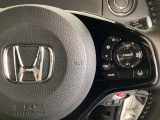 ハンドルにHondaセンシング系のクルーズコントロールやレーンキープアシストなどのスイッチが装備されています。ハンドルから手を離さず安全に操作できます。