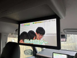 15.6インチの大画面の後席モニターで長距離ドライブでも退屈しません