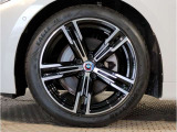 【BMWアロイホイル】軽量かつ強度に拘ったアロイホイル。走行性能ポテンシャルを引き出す設計。車の足元を引き締めてくれる大きなポイントはアロイホイルです。