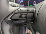 ステアリングスイッチ付き。前方から目を離すことなく操作することが可能です。