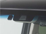 ◆Honda SENSING◆ カメラ等装置で精度の高い検知能力を発揮、安全運転を支援します。ステアリング上のコントローラーに注目!