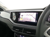 バックモニター搭載で車庫入れ安心!バック中の死角部分がモニターに映し出されるので安全性アップ!前後パークセンサーとバックカメラで車庫入れも安心です。