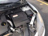 ルノー メガーヌエステート GTのエンジンルームの状態です。車両の心臓部も掲載しています。