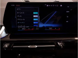 【ⅰドライブナビゲーション】文字情報も鮮明に表示する高解像度カラーディスプレイを採用。視認性に優れた地図デザインと特徴的な建造物を目印にした描写表示で現在位置を把握できます。地図データの更新も可能です