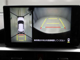 パノラミックビューモニターを装備。駐車場や交差点でクルマを真上から見るように周囲を確認できます。機能の詳細は販売店スタッフまでおたずねください。