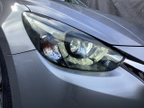 LEDヘッドライト装備!明るい白色光で夜間走行時の高い視認性を確保し、LEDならではの省電力化で低燃費にも貢献しています。