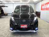 当店では専任のメカニックが大切なお客様のお車を一台一台丁寧に整備いたします。自社認証工場にてリフトアップし下回りまでキッチリ検査いたします。