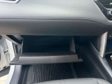 グローブボックスです!車内の収納力もある車です!