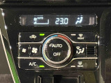 車内空調は&rdquo;AUTOエアコン&rdquo;にお任せ。運転に集中出来ますよ!