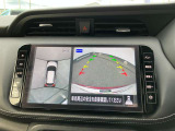「上から丸見え」のアラウンドビューモニター搭載で運転の不安も一発解消♪
