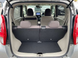 後席は左右それぞれでリクライニング調整も可能です。