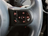 MINIの内装はとにかく『円』に拘ったデザインコンセプトが一目で伝わってきます。これほど円形に拘った車は他に御座いません。伝統のデザイン、トグルスイッチなど遊び心のある内装で御座います。