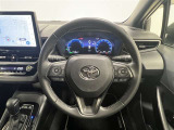 3本スポークステアリング!ステアリングスイッチ付!音量調整やメーター内インフォメーションの操作、全車速追従機能レーダークルーズコントロールの操作などが可能!