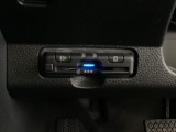 ハンドルの左下にETCがついています。高速道路の料金所の通過も楽々です。カードの取り出しもしやすい場所についています。