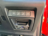 シートメモリーの設定はこちらで。下段にはETC車載器が装着されております。