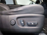 パワーシート搭載。微妙な調整が手軽にでき、ピッタリの最適なポジションで運転することが可能です。
