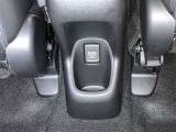 12V/120Wの電源部とメディアプレイヤー接続部です。